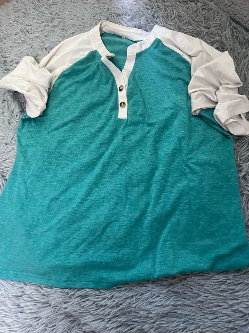 🌹4/30 Teal and White Raglan Henley Shirt xl